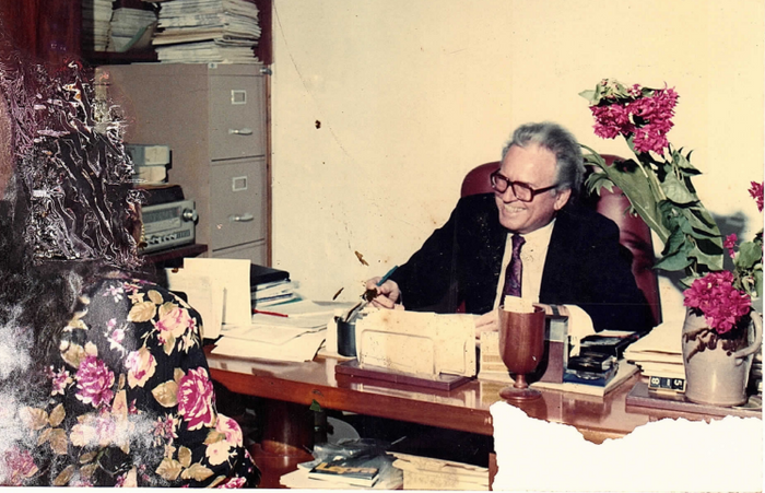 Dr. Bogaert en su consultorio